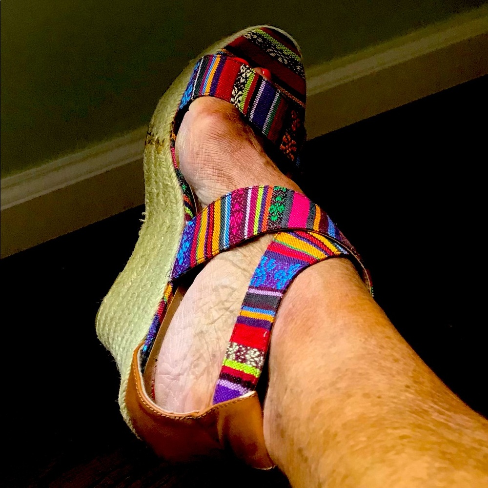 Steve Madden Plaid Boho wedged heeled fun shoe in a size 6.